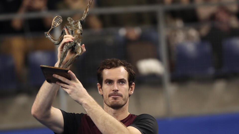 Andy Murray sa teší z titulu po dvoch rokoch.