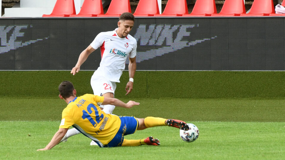 Sledujte ONLINE zápas 7. kola najvyššej slovenskej futbalovej súťaže medzi domácim Pohroním a hosťujúcou Sereďou. Podľa doterajšej tabuľky sú favoriti hostia na treťom mieste s desiatimi bodmi, FK Pohronie sa nachádza na ôsmom mieste so šiestimi bodmi.