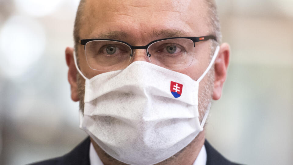 Na snímke je podpredseda vlády a minister hospodárstva SR Richard Sulík (SaS) počas brífingu s novinármi po skončení zasadnutia vlády SR.