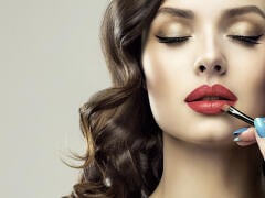 Rýchly a dokonalý make-up: Použite jednu farbu na oči a pery
