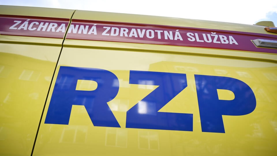 Na snímke sanitka Rýchlej zdravotnej pomoci (RZP)