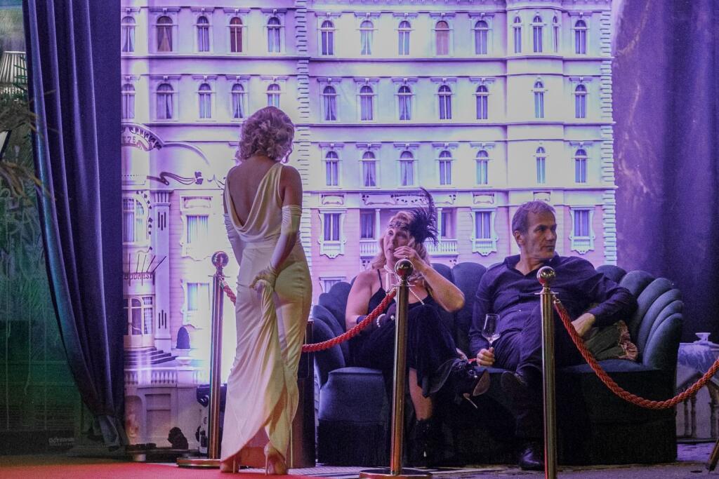Väčšina z 50 hostí sa z chuti zabávalo v uzavretej spoločnosti spomínaného luxusného podniku až do skorých ranných hodín.