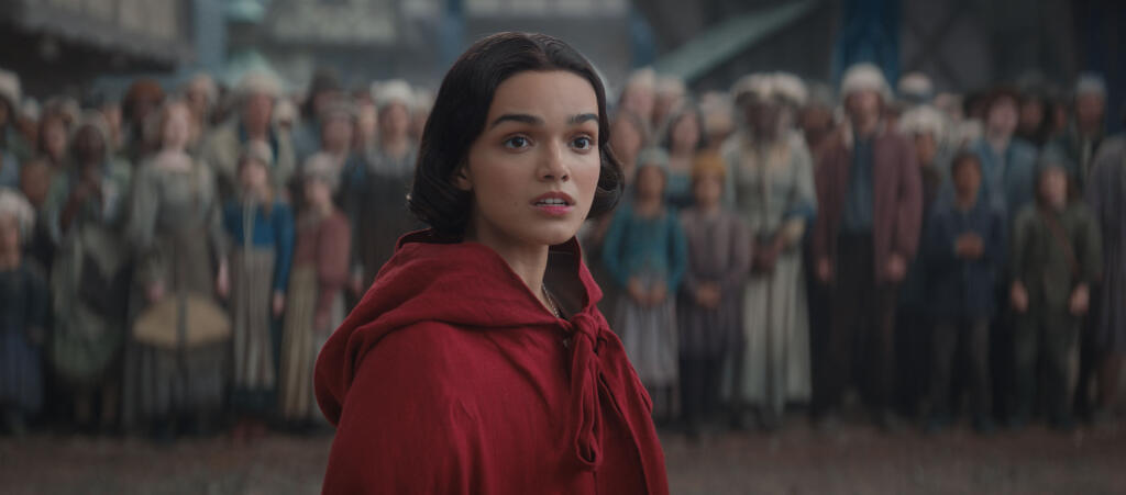 Rachel Zegler vo filme Snehulienka (Snow White).