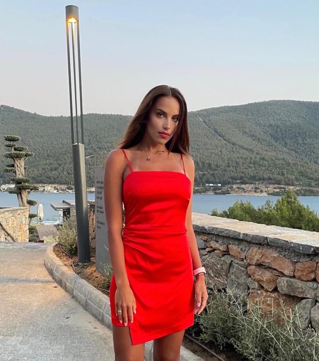 Mikrofón a kamery vymenila Leskovská za pláže a šum mora. Sexi športová moderátorka a reportérka odišla zrelaxovať, podľa jej záberov a informácií zo sociálnej siete si užíva v Turecku.