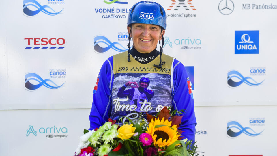 Na snímke slovenská kajakárka Elena Kaliská sa lúči s kariérou na majstrovstvách sveta vo vodnom slalome v Areáli vodných športov Divoká voda v bratislavskom Čunove v sobotu 25. septembra 2021. FOTO TASR - Jaroslav Novák