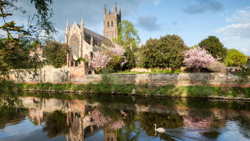 Worcester,Cathedral,In,Worcestershire,,England,,Seen,Across,The,River,Severn