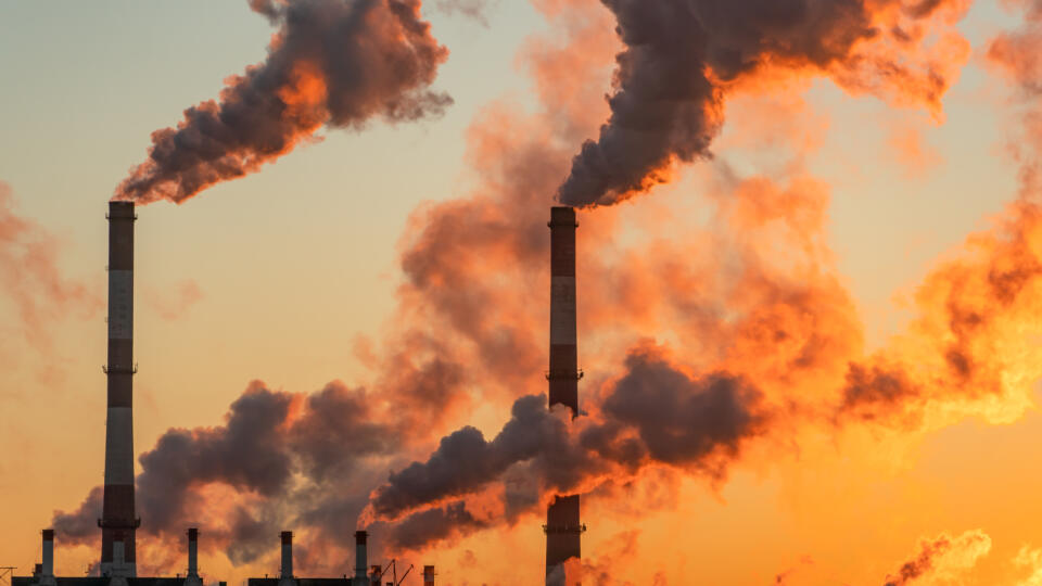 Poplatky za znečistenie ovzdušia poriadne NARASTÚ: Kto si v roku 2023 priplatí za emisie?