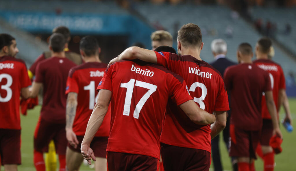 EBE 74 Baku - Na snímke hráči Švajčiarska oslavujú víťazstvo 3:1 v zápase základnej A skupiny ME vo futbale Švajčiarsko - Turecko v azerbajdžanskom Baku 20. júna 2021. FOTO TASR/AP
Switzerland's players after the Euro 2020 soccer championship group A match between Switzerland and Turkey at the Baku Olympic Stadium in Baku, Azerbaijan, Sunday, June 20, 2021. (Valentyn Ogirenko/Pool via AP)