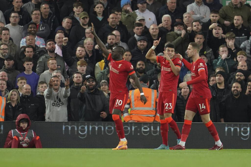 Liverpool (v červenom) zvíťazil na United 4:0