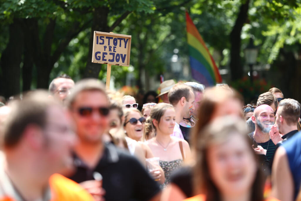 Regióny: Dúhový Pride - tradičný dúhový pochod v centre Bratislavy za práva homosexuálov.