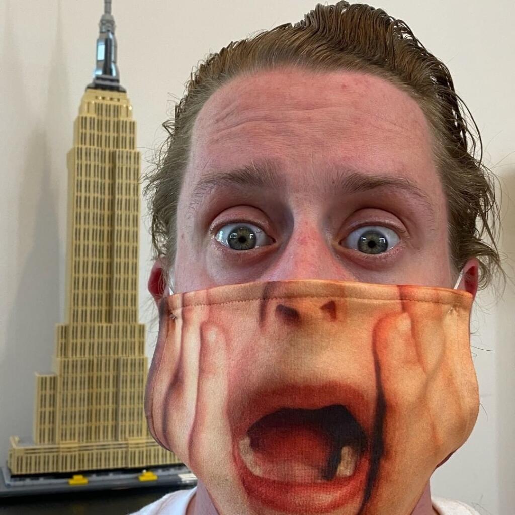 Macaulay Culkin vyzýva deti nosiť rúška.