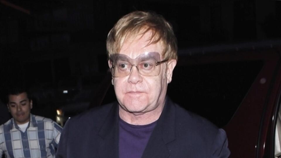Elton John musel zrušiť koncerty.