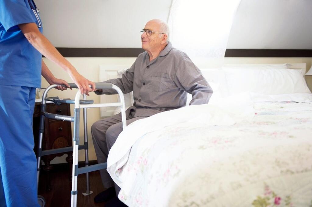 Opatrovateľky seniorov pracujú väčšinou v dvojtýždňových turnusoch..