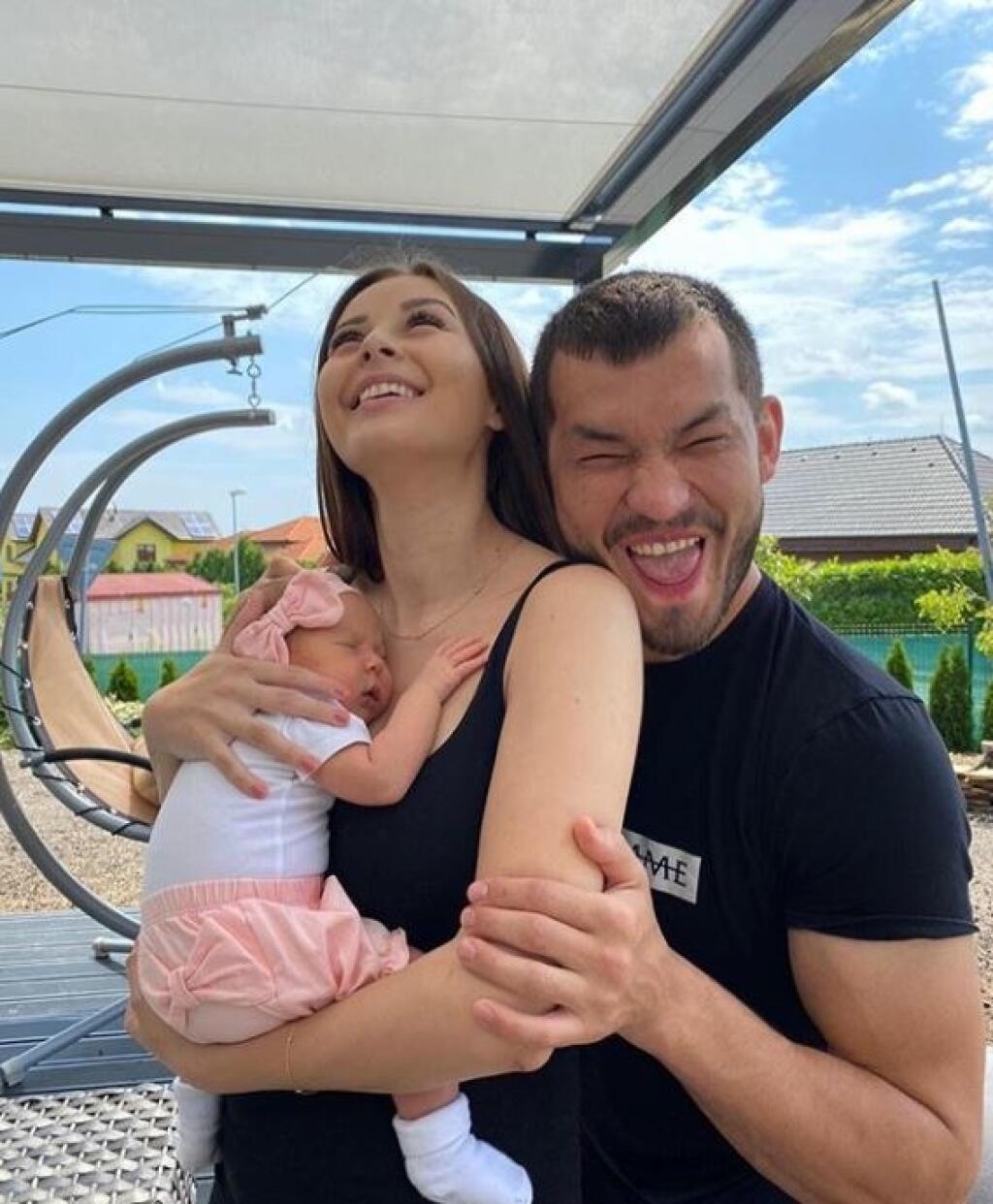 Malá Rumia s rodičmi.