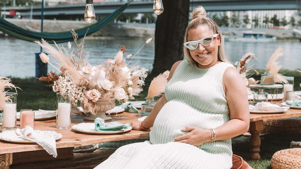 A sú vonku. Bývalá slovenská tenistka Dominika Cibulková je celá bez seba. Najodvážnejšie fotografie, na aké kývla, uzreli svetlo sveta.