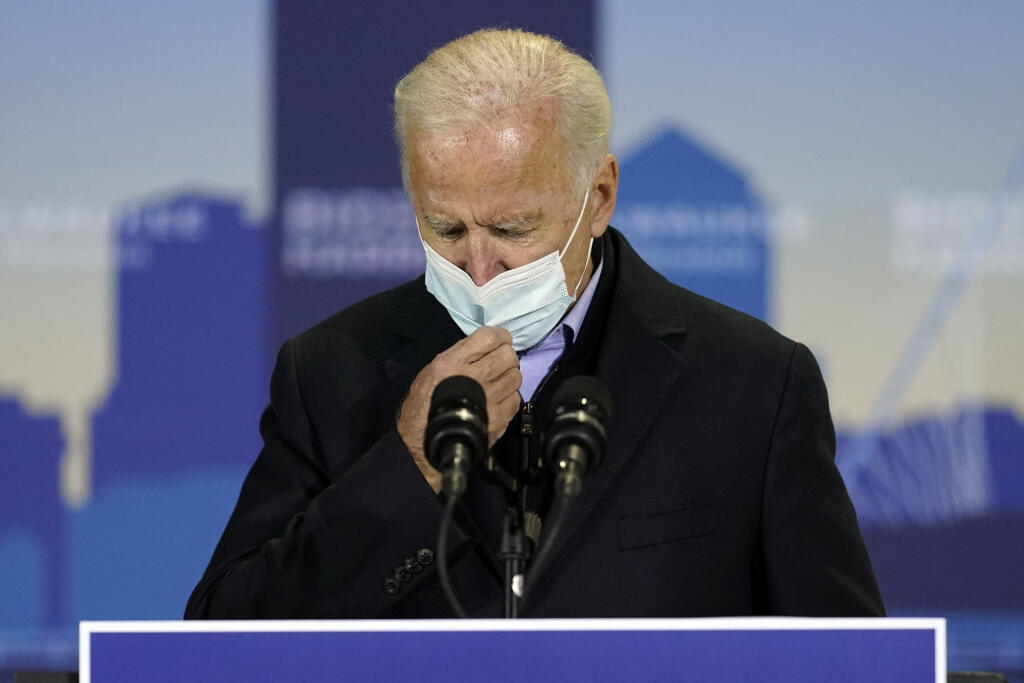 JB 18 Milwaukee - Demokratický kandidát na prezidenta USA a bývalý americký viceprezident Joe Biden počas prejavu na predvolebnom zhromaždení v Milwaukee, v americkom štáte Wisconsin 30. októbra 2020. FOTO TASR/AP

Democratic presidential candidate former Vice President Joe Biden pauses as he speaks in a hanger at General Mitchell International Airport, Friday, Oct. 30, 2020, in Milwaukee. (AP Photo/Andrew Harnik)