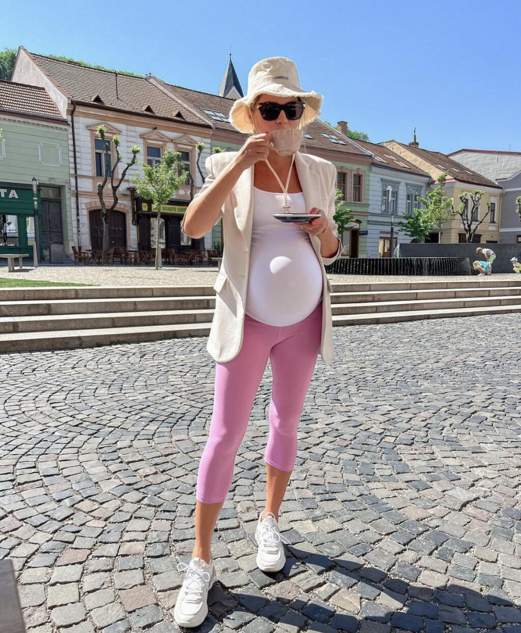 Navyše, pri chudých ženách je známe, že tehotenstké bruško je u nich väčšinou výraznejšie.