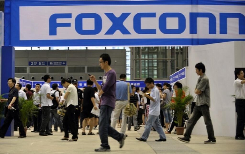 Firma Foxconn zamestnáva v Číne okolo 800 tisíc ľudí.