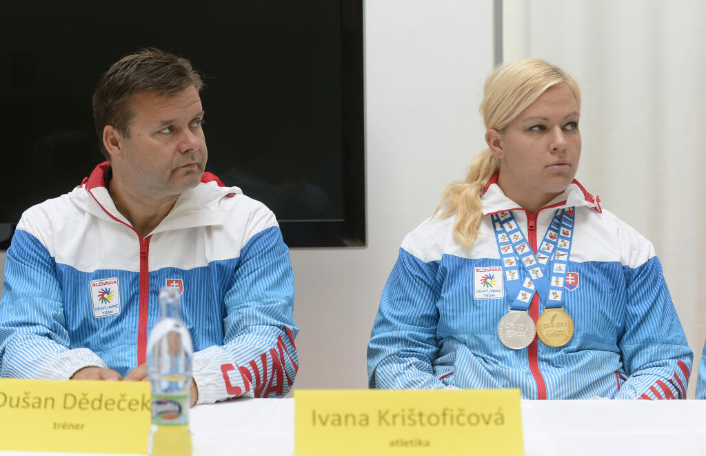 Ivana Krištofičová patrí k najúspešnejším deaflympijským reprezentantkám Slovenska, pričom nemalú zásluhu na jej výkonoch a výsledkoch má Dušan Dědeček, ktorý v nedeľu večer zabil v centre mesta piatich ľudí.