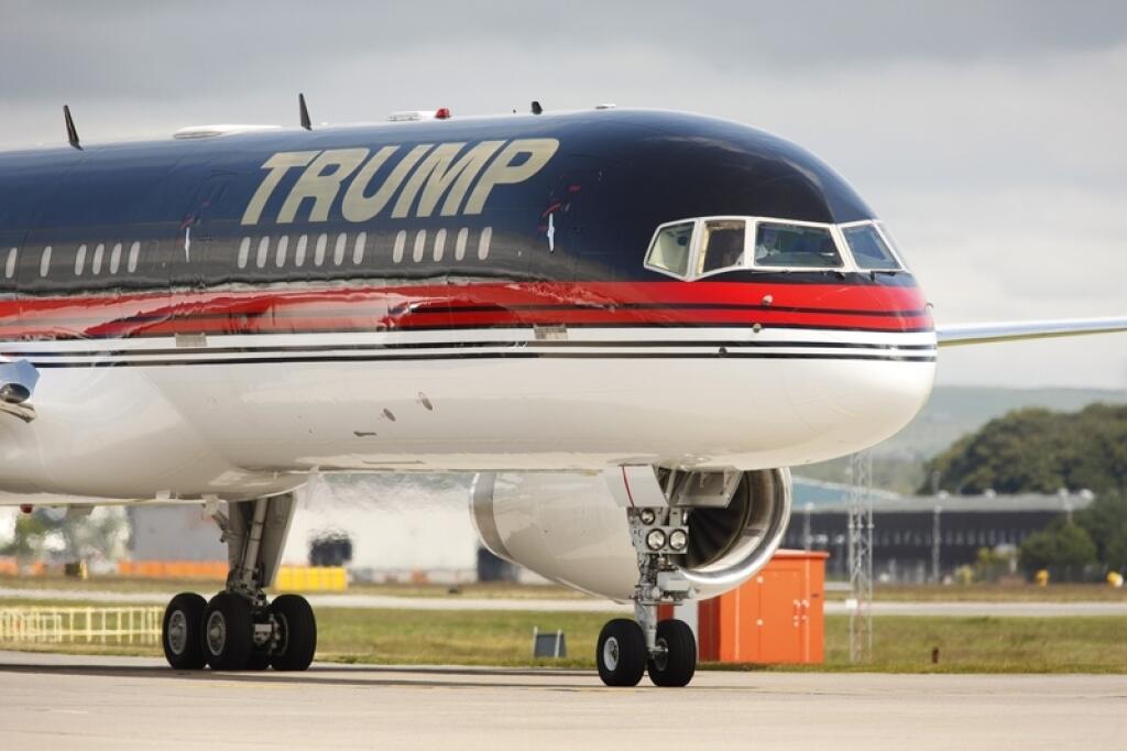 Боинг трампа. Boeing 757 Trump. Боинг 757 Дональда Трампа. Boeing 757-200 Дональда Трампа. Самолет Дональда Трампа.