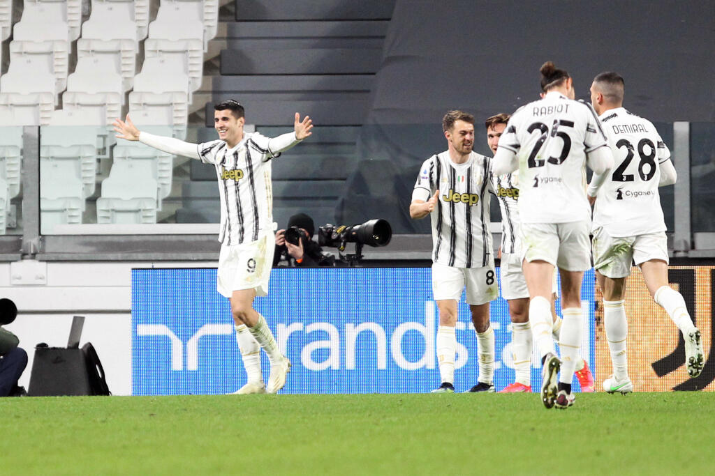 Európska futbalová únia (UEFA) začala v stredu disciplinárne konanie s Realom Madrid, FC Barcelona a Juventusom Turín, teda tromi klubmi, ktoré sa ešte nezriekli projektu vytvorenia Európskej Superligy (ESL).