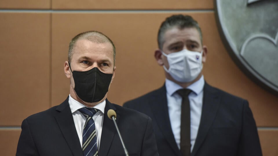 Prezident Policajného zboru SR Peter Kovařík a minister vnútra SR Roman Mikulec