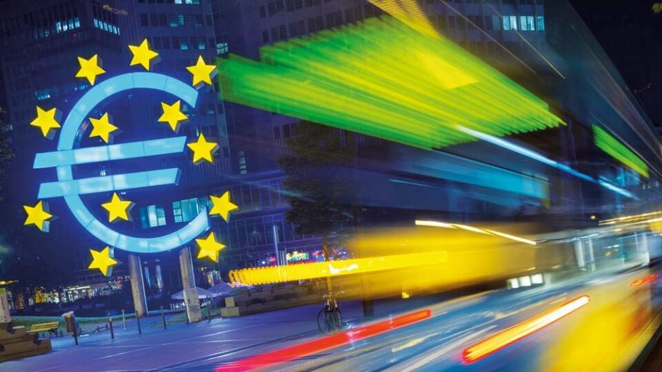 Image: 0172414318, License: Rights managed, A tram passes the euro sculpture in Willy Brandt Platz., Place: Frankfurt, Germany, Model Release: No or not aplicable, Credit line: Profimedia.sk, Corbis