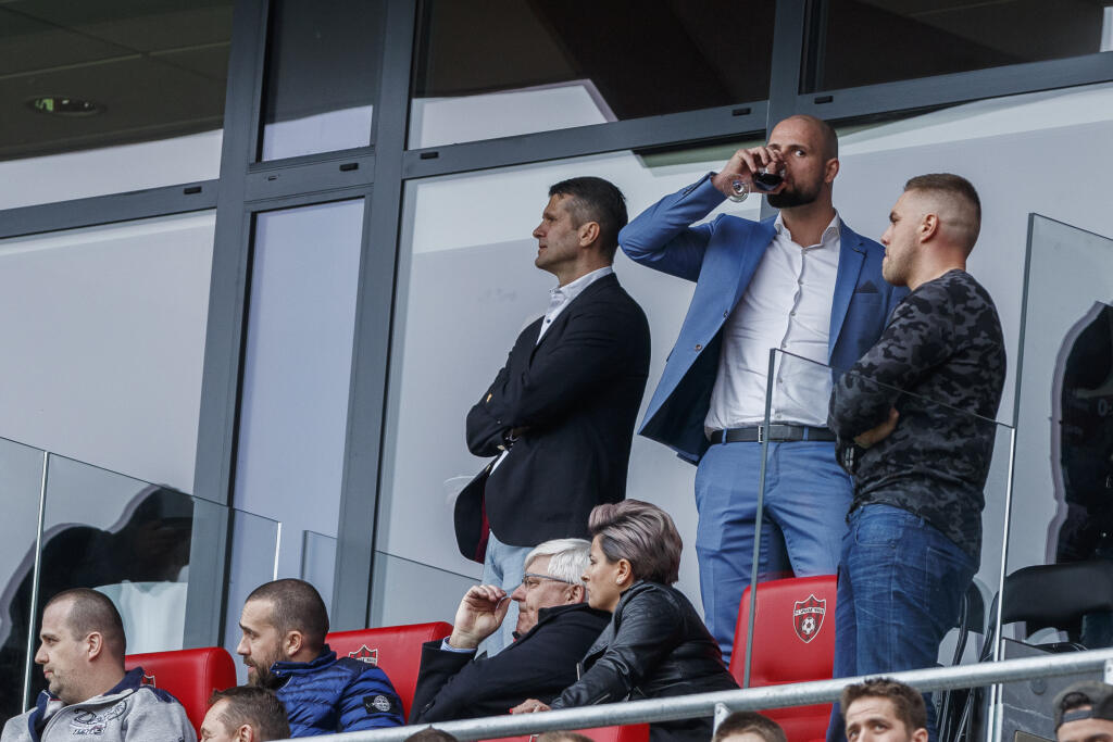 Derby bolo vybičované aj v apríli 2018, viceprezident Slovana Ivan Kmotrík ml. sa po ňom dostal do problémov. Podľa slov ochrankára mal Kmotrík zakázaný vstup do šatne Slovana, napriek tomu sa tam chcel dostať. Keď ho tam ochrankár nechcel pustiť a pýtal si od neho lístok, Kmotrík ho mal údajne udrieť skleneným pohárom do hlavy. Ochrankár skončil s rozbitým nosom.