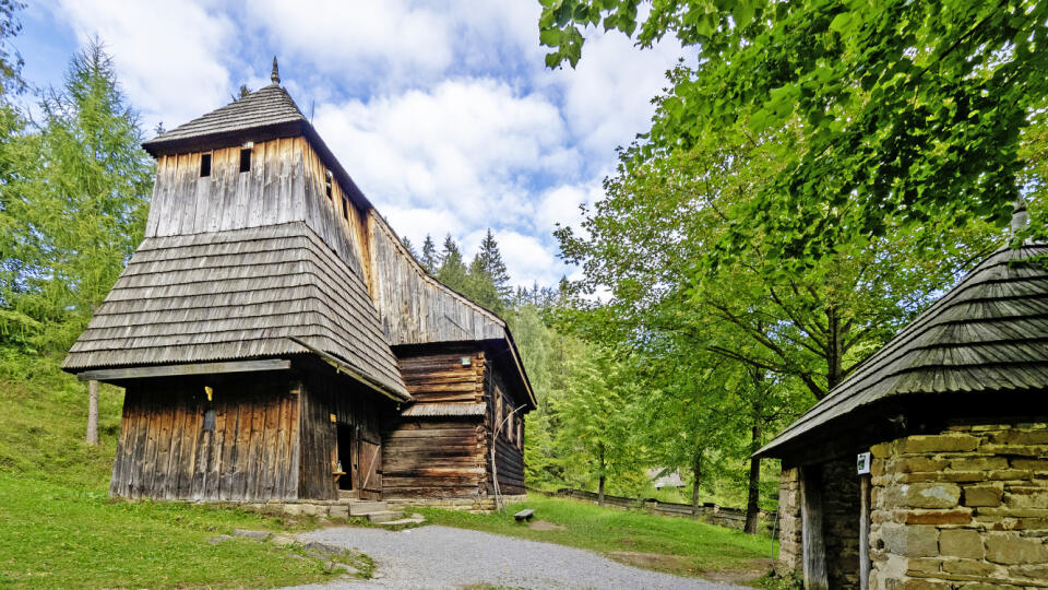 Neskorogotický drevený Kostol sv. Alžbety Uhorskej zo Zábreže pochádza pravdepodobne zo začiatku 15. storočia.