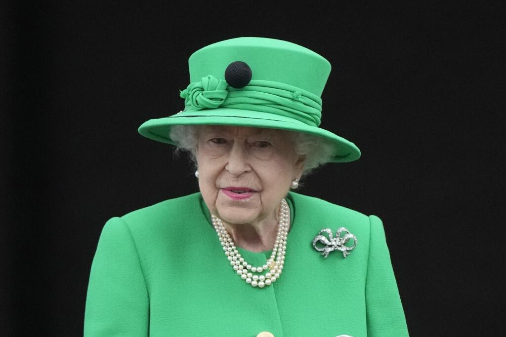 Kráľovná Alžbeta II. sa v závere osláv ukázala na balkóne Buckinghamského paláca.