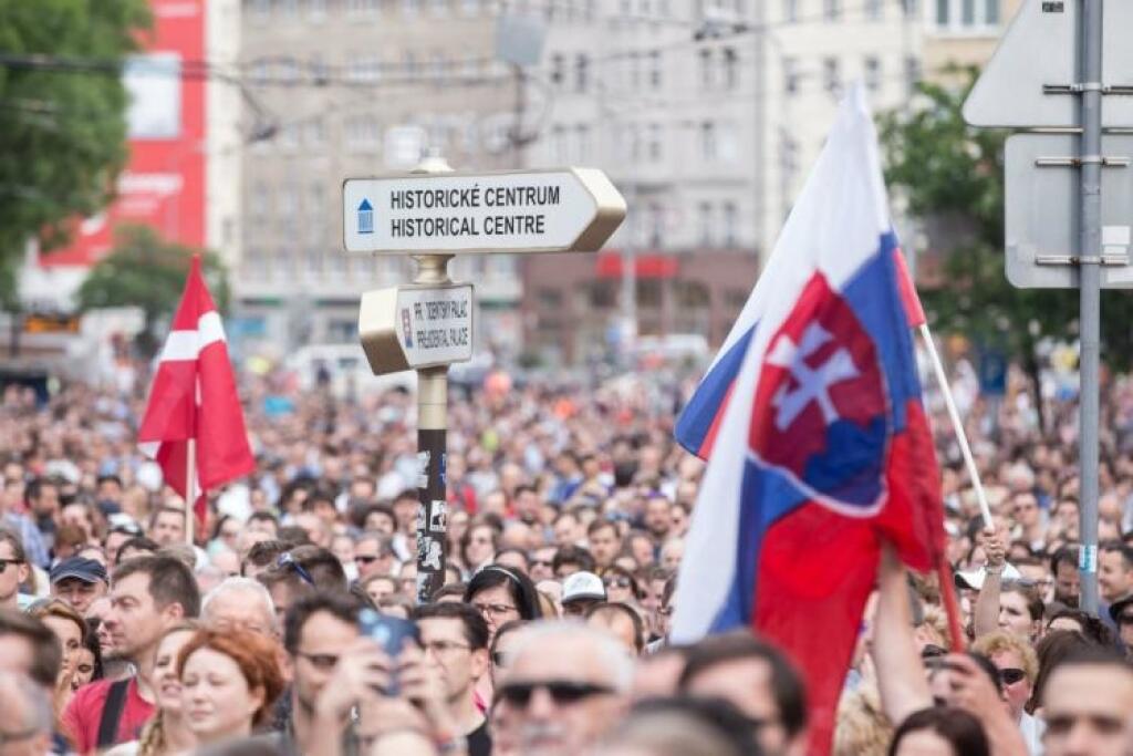 Pochody Za slušné Slovensko pokračovali. „Dosť bolo Smeru!“, kričal dav