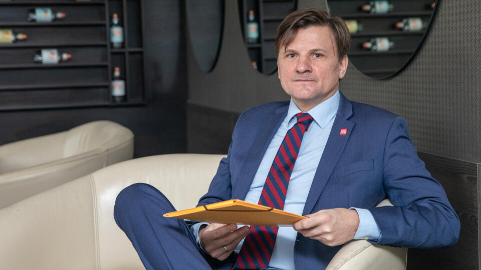 Na snímke je tlačová konferencia Vianočná dohoda. Strana Dobrá voľba pod vedením Tomáša Druckera sa dohodla na spojení s Platmorfou umiernených konzervatívcov Alojza Hlinu. Cieľom Vianočnej dohody je vytvoriť stredovú rozumnú politickú alternatívu voči súčasnej chaotickej vláde aj čoraz extrémnejšej parlamentnej opozícii. Na snímke je Alojz Hlina.