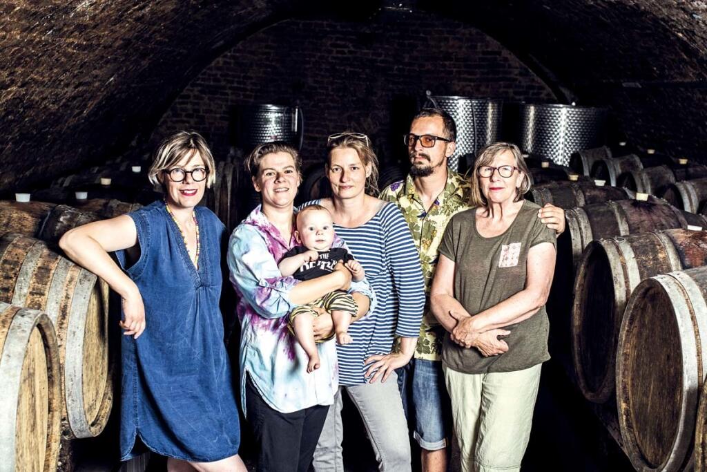 Rodina Loveckých: zľava dcéra Katarína Kuropková Lovecká, dcéra Agnes, jej partnerka Andrea Jesenáková, zať Michal Kurop