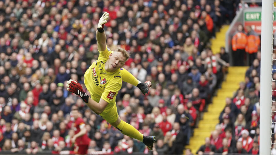 Brankár Bournemouthu Aaron Ramsdale priznal, že sa nakazil koronavírusom.