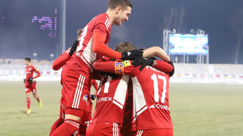 Na snímke gólová radosť Banskej Bystrice počas zápasu 19. kola futbalovej Fortuna ligy MFK Dukla Banská Bystrica - AS Trenčín v Banskej Bystrici 10. februára 2023. FOTO TASR - Ján Krošlák