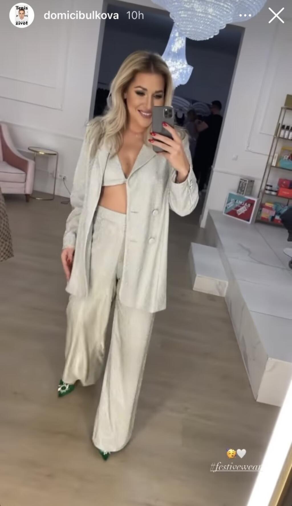 Dominika Cibulková nahodila aj outfit ukazujúci podprsenku.