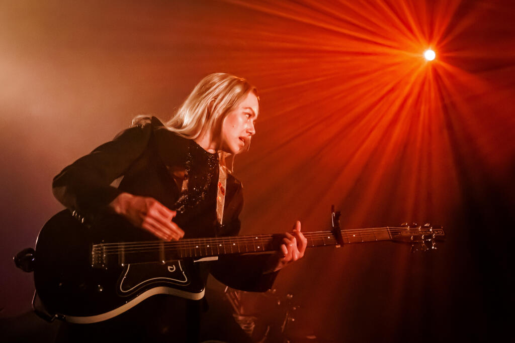 KK36 Montreux - Americká speváčka Phoebe Bridgersová vystupuje na 56. ročníku hudobného podujatia Montreux Jazz Festival vo švajčiarskom meste Montreux 16. júla 2022. FOTO TASR/AP
Singer Phoebe Bridgers from the U.S. performs on the Montreux Jazz Lab stage during the last day of the 56th Montreux Jazz Festival (MJF), in Montreux, Switzerland, Saturday, July 16, 2022. The festival runs from July 1 to 16 and features some 500 concerts. (Valentin Flauraud/Keystone via AP)