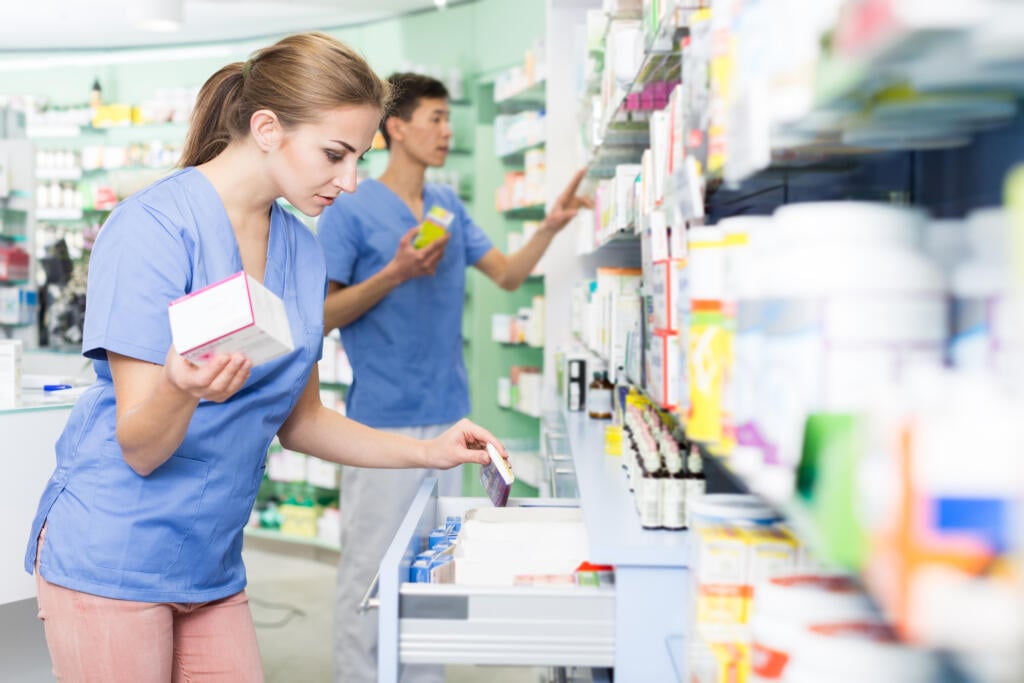 Young,Female,Pharmacist,Is,Looking,Different,Medicines,At,Shelves,In