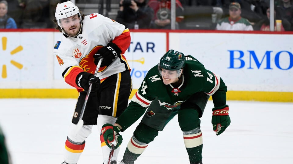 Švédsky hokejista Rasmus Andersson sa dohodol s klubom NHL Calgary Flames na novej zmluve.