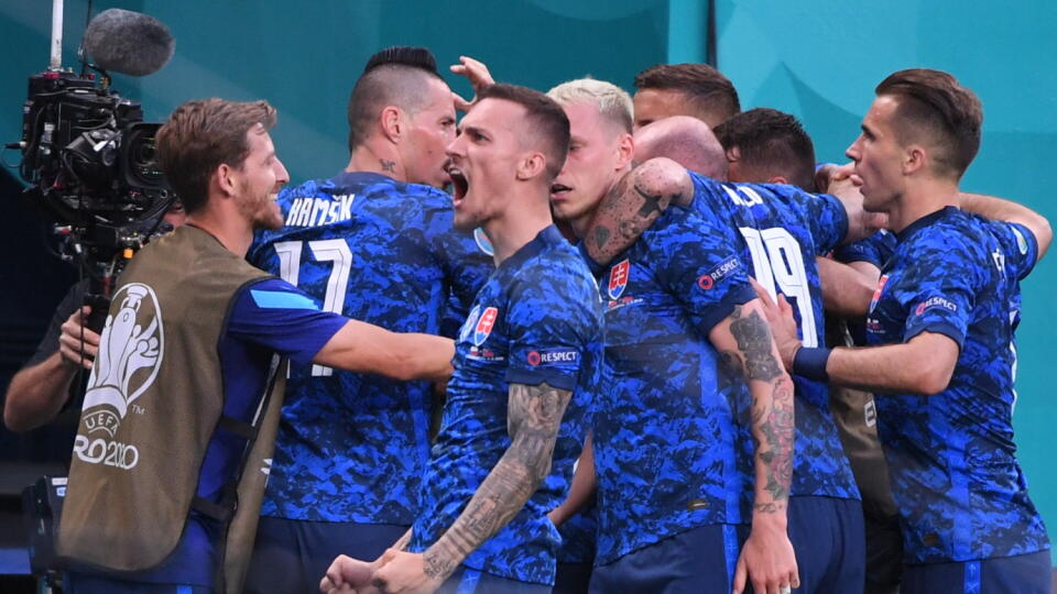 Slovenskú futbalovú reprezentáciu dnes o 15:00 čaká druhý zápas E-skupiny na majstrovstvách Európy proti Švédsku.