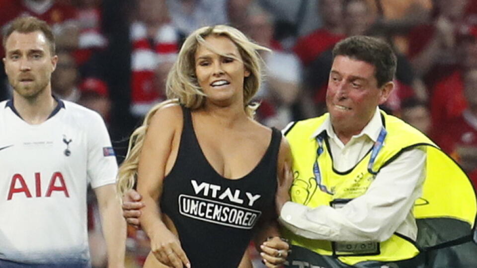 Naposledy na seba strhla pozornosť počas finále Ligy majstrov sexbomba Kinsley Wolanski. Kráska však mala aj odvážnejších predchodcov.