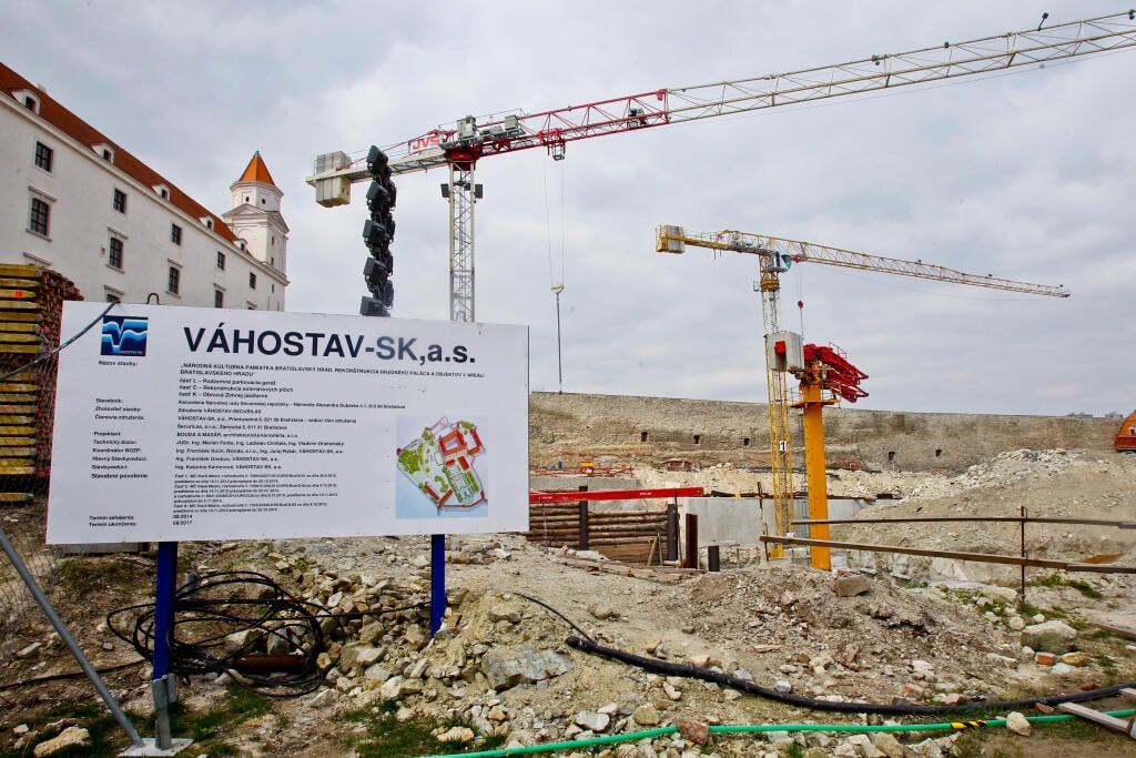 Vlani sa zasa vzdal svojho najväčšieho podniku – stavebnej firmy Váhostav. Predal ju skupine Geosan, ktorá patrí k dvadsiatke najväčších stavebných spoločností v Českej republike.