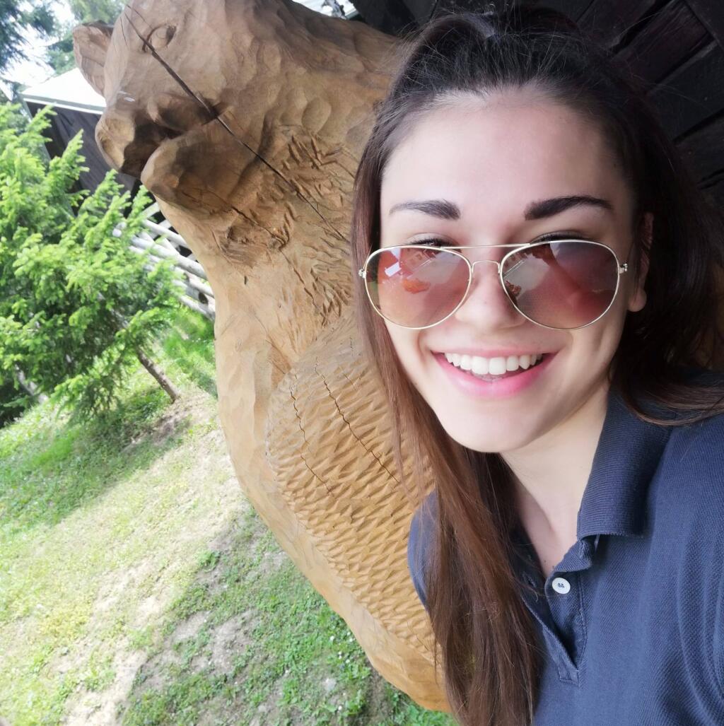 Zomreli spolu. Na mieste nešťastia pri tragickej nehode zomrela Broňa Božoňová študentka FTVŠ UK presne tam študoval aj Marek. Kamaráti prezradili, že dvojica bola čerstvo zaľúbená.