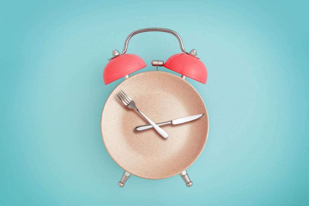 Alarm,Clock,And,Plate,With,Cutlery,.,Concept,Of,Intermittent