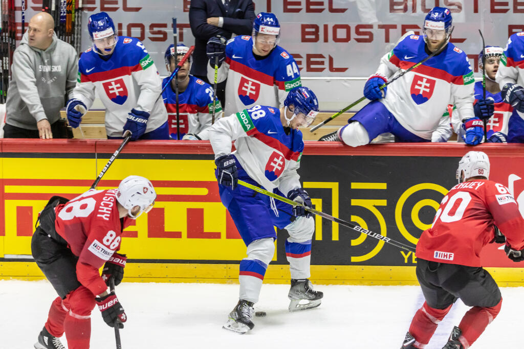 Na snímke je Kristián Pospíšil počas štvrtého zápasu základnej skupiny MS 2022 v Helsinkách, v ktorom nastúpili slovenskí hokejisti proti Švajčiarsku.
