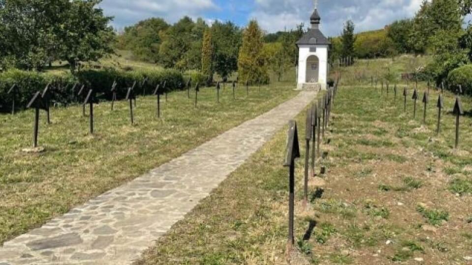 Hoax o zničených hroboch v Ladomírovej.