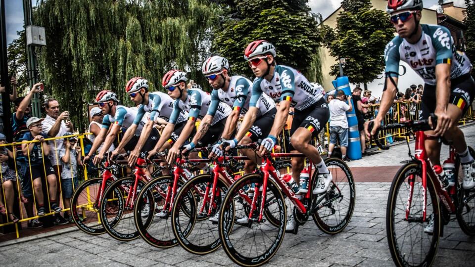 Jazdci tímu Lotto - Soudal dokončia cyklistické preteky Okolo Poľska.