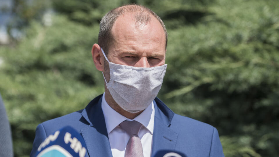 Na snímke prezident Zväzu cestovného ruchu SR (ZCR SR) Marek Harbuľák počas tlačovej konferencie ZCR SR na tému Situácia v odvetví cestovného ruchu a prijatie opatrení 2. júna 2020 v Bratislave. FOTO TASR - Martin Baumann