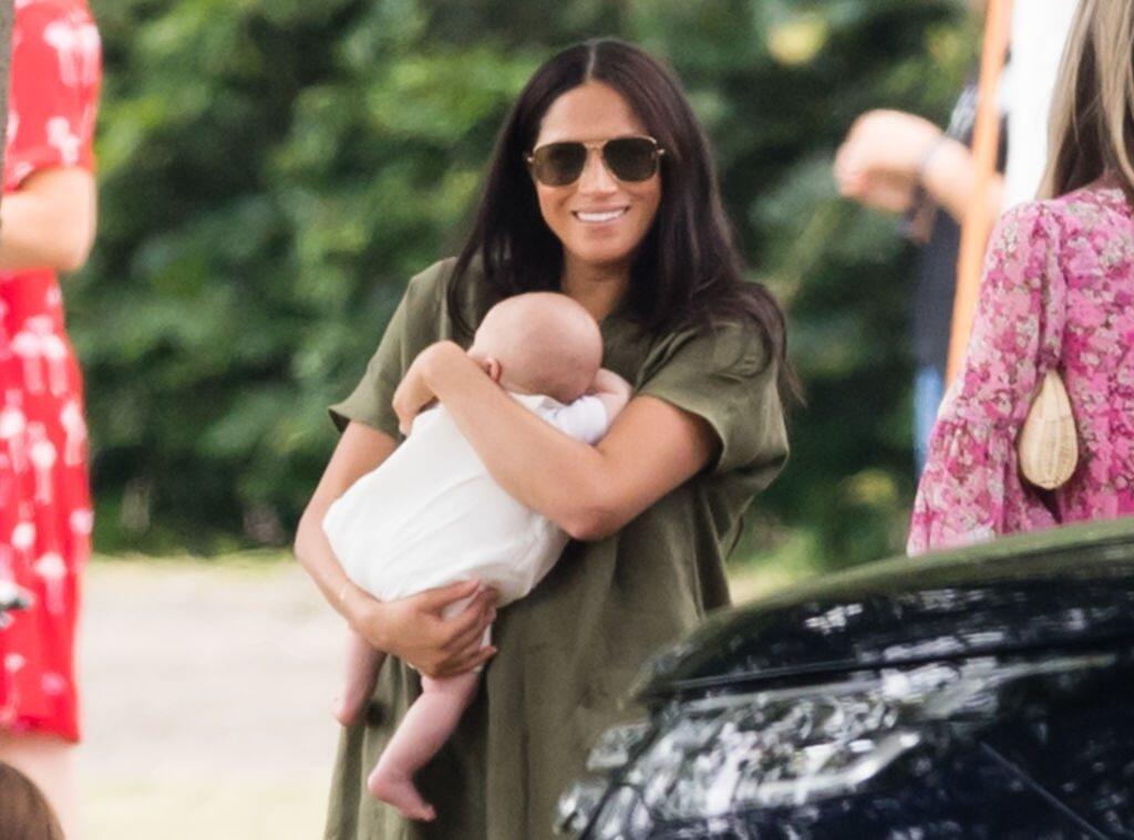 Emily nie je jediná! Meghan ako čerstvá mamička to s deťmi taktiež spočiatku nevedela.