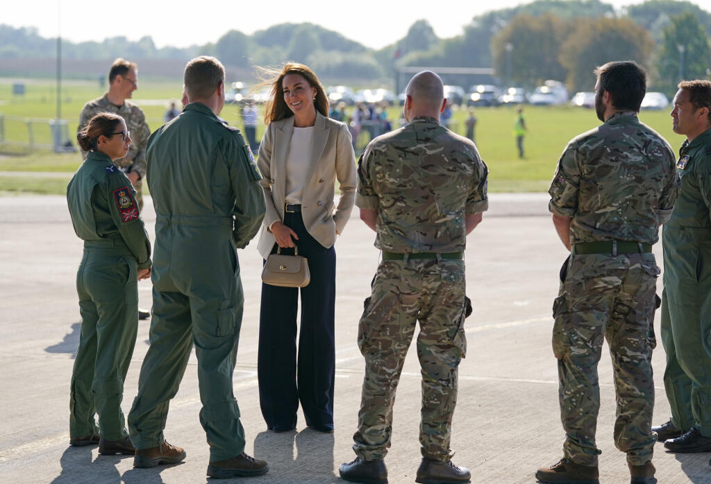 Kate Middleton sa stretla s vojakmi, ktorí pomáhali pri evakuáciách z Afganistanu.